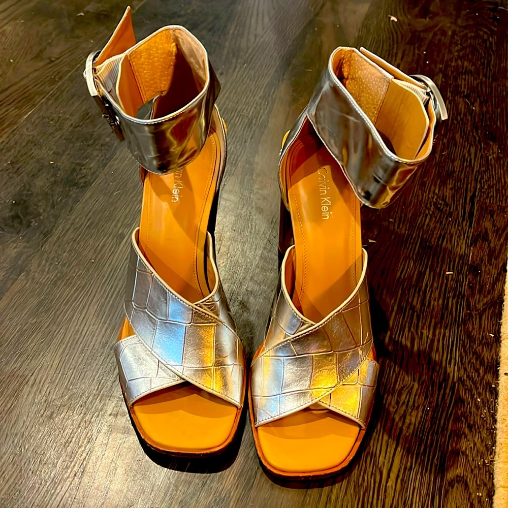 CALVIN KLEIN ALIVIA METALLIC HIGH HEEL